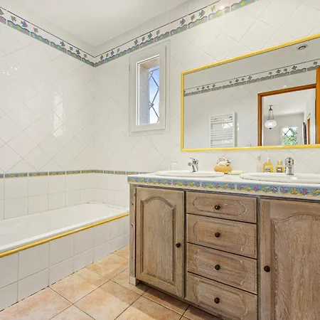 Villa Nimes Bed & Breakfast Nîmes