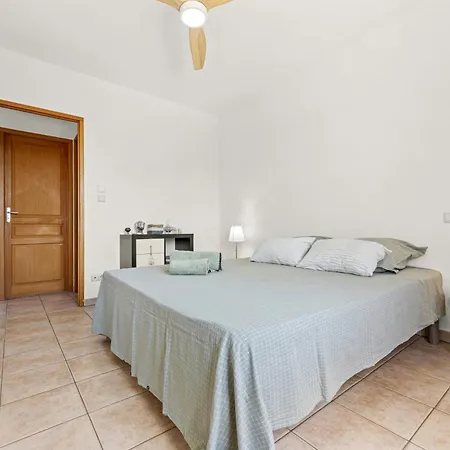Villa Nimes Bed & Breakfast