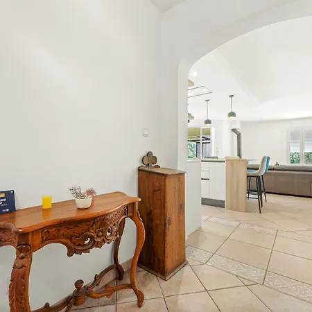 Villa Nimes 4*