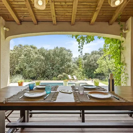 Villa Nimes Bed & Breakfast