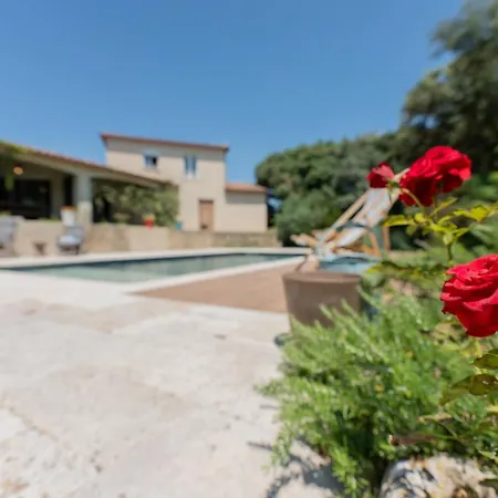Villa Nimes Bed & Breakfast